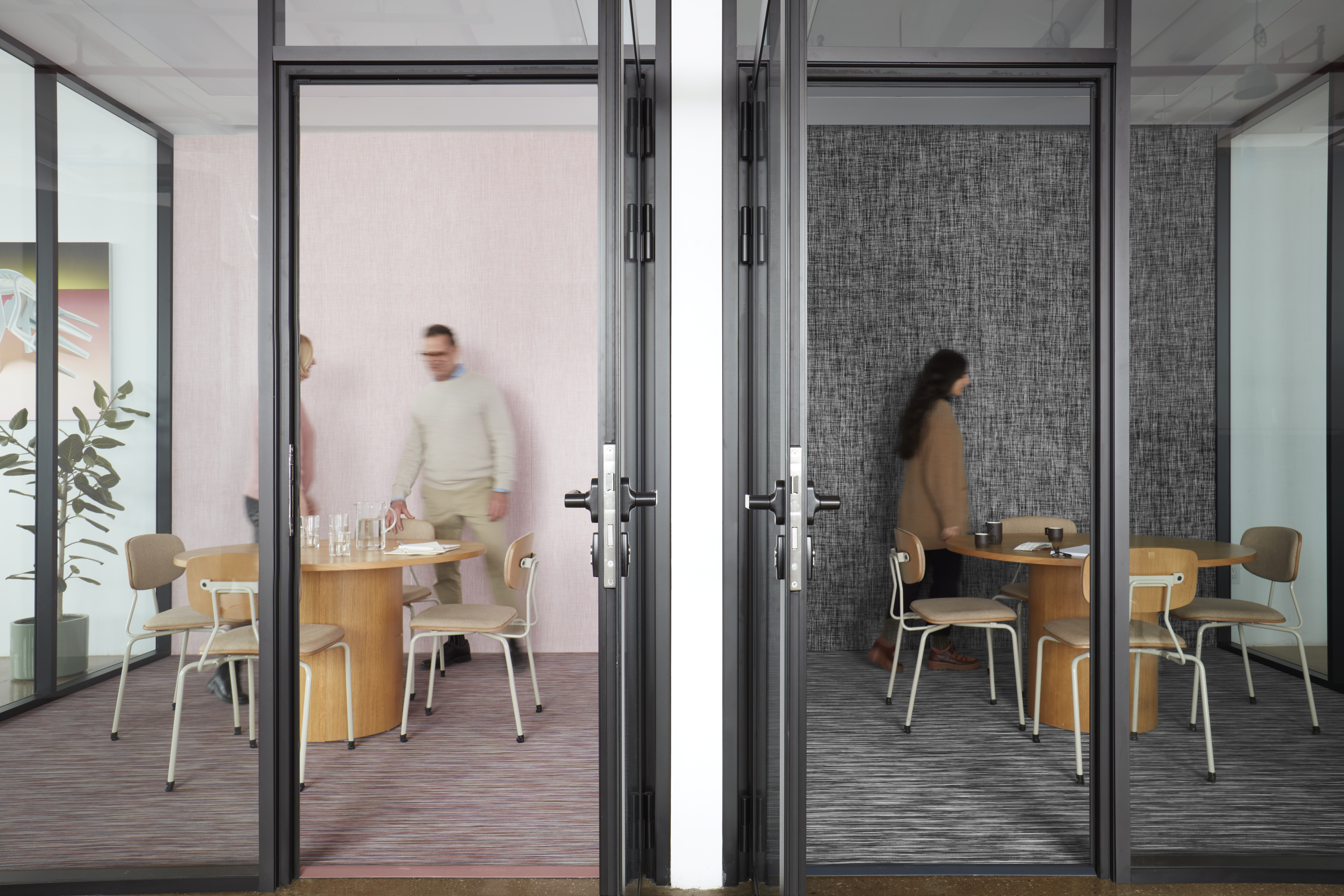 Contract_w2w_Chime_Berry_Wall_Tex_Boucle_Rose-Horiz_talent